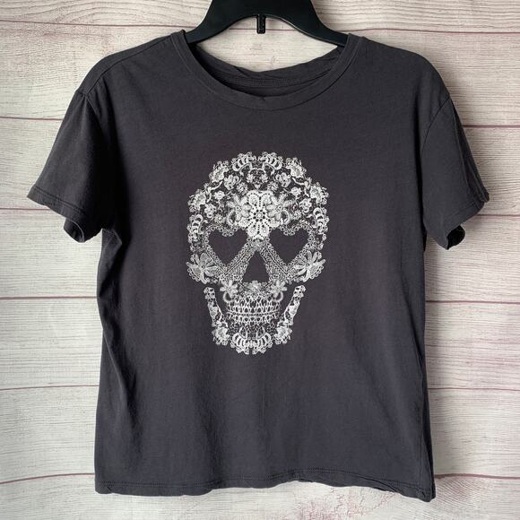 Fifth Sun Dark Gray and White Sugar Skull Tee Shirt Floral Lace Size Medium - Picture 1 of 14